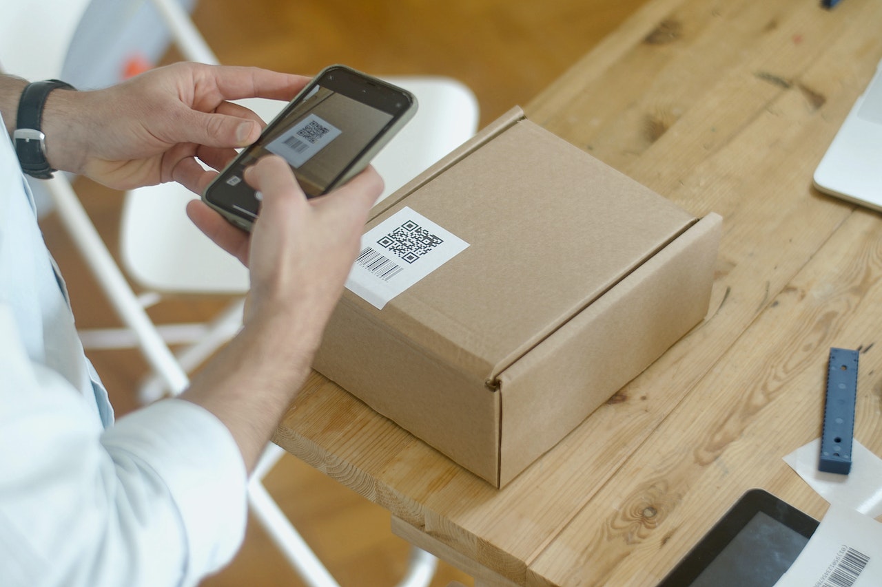 Man scanning QR-coded smart packaging with a phone